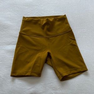 Lululemon Wunder Train Shorts 6” size 6. No tags but NEVER worn
